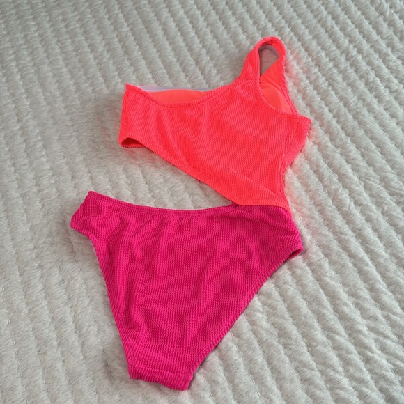 Cyn & Luca swim - Picture 3 of 5